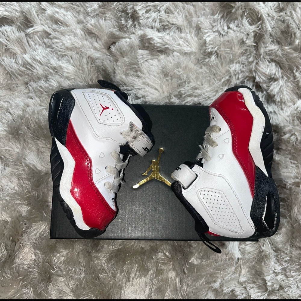 Boy’s Jordan’s Size 5